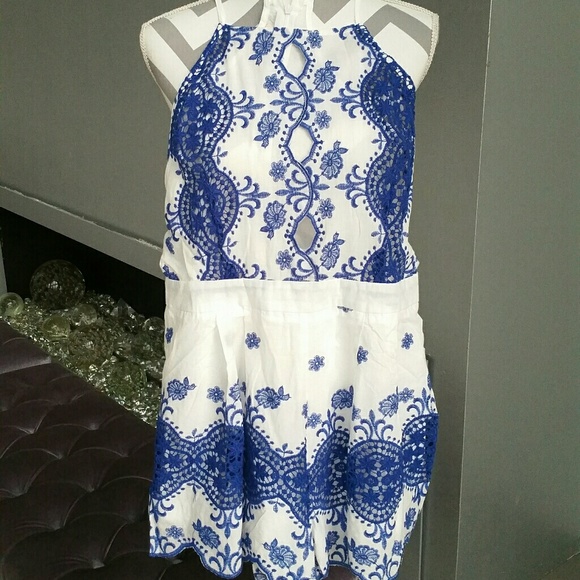 💕SOLD OUT💕White with royal blue crochet romper - Picture 3 of 4