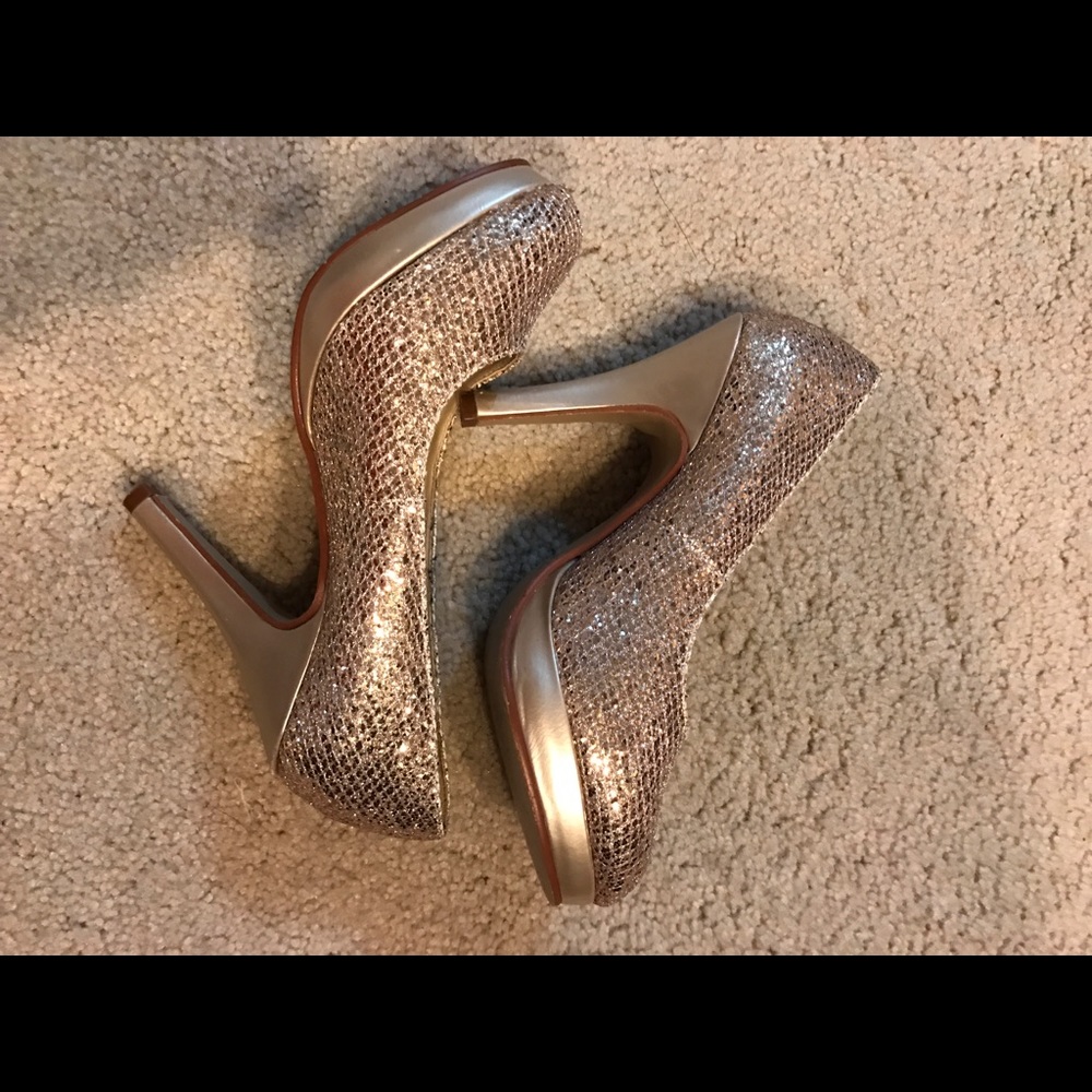 Gold glitter pumps