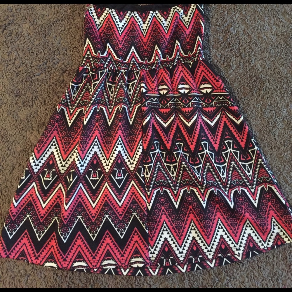 Dress - Picture 3 of 4