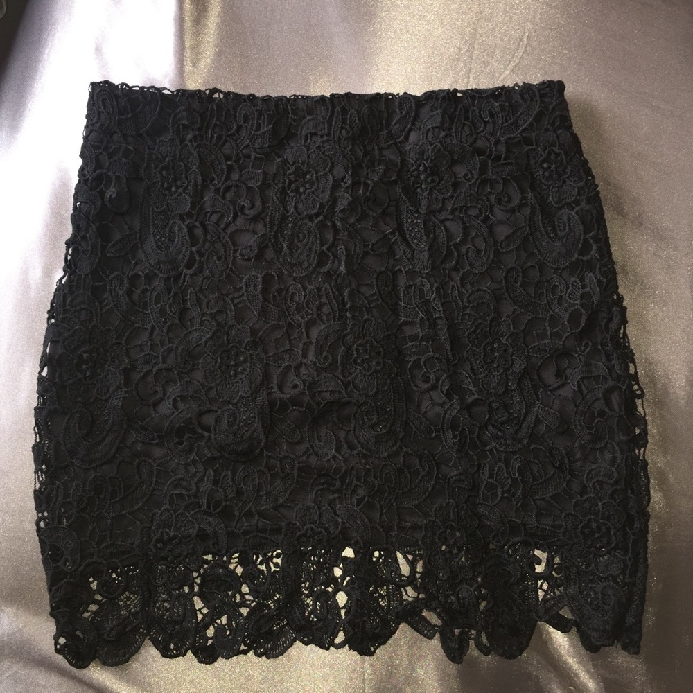 Black Lace Skirt (M)