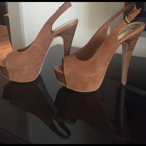 BEBE platform pumps