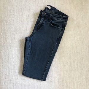 Uniqlo ankle zip jean size 25