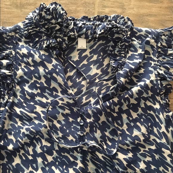 Flirty Loft Ruffle Shell Top - Picture 2 of 4