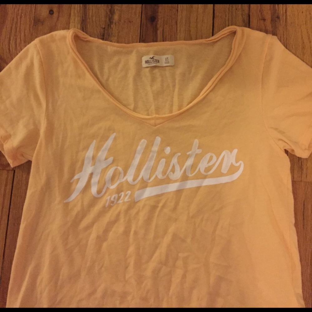 Hollister tee