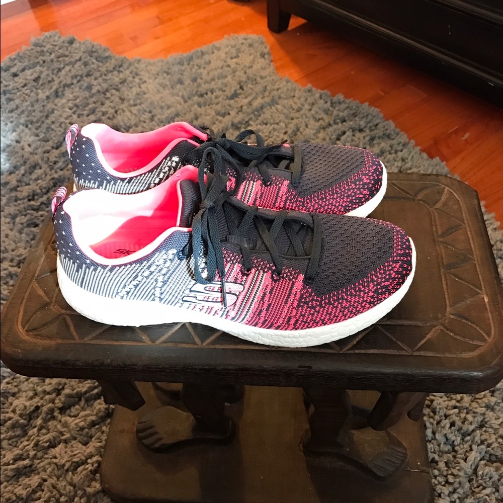 Women's memory foam walking sneakers