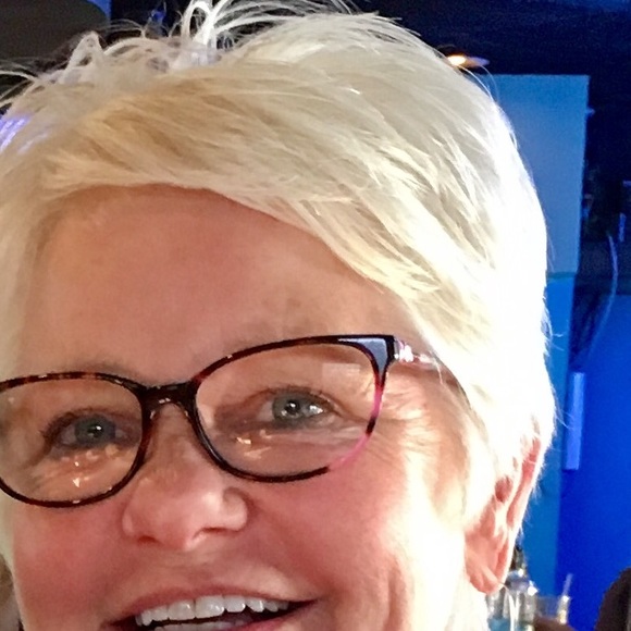 Meet your Posher, Eva - Picture 1 of 1