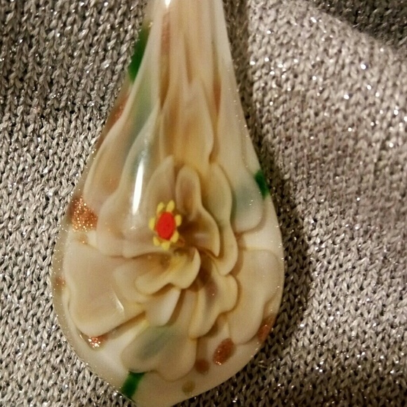 HANDMADE MADE FLOWER GLASS PENDANT - Picture 1 of 4