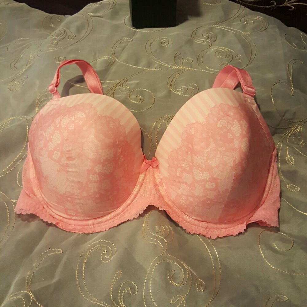 SOLD ON OTHER VENUE !!Victoria Secret bra