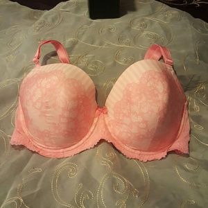 SOLD ON OTHER VENUE !!Victoria Secret bra