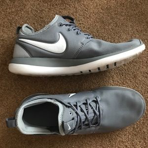 EUC Nike Roshe Two