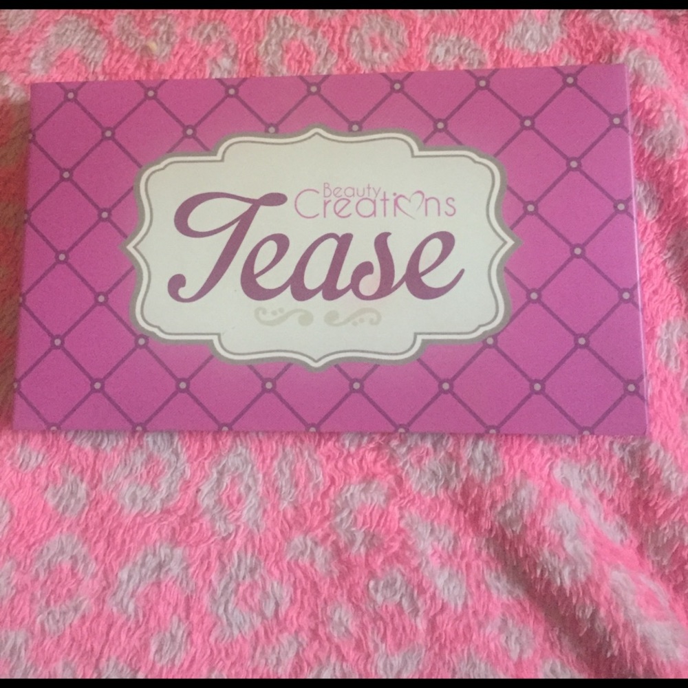 Beauty Creations Tease Palette