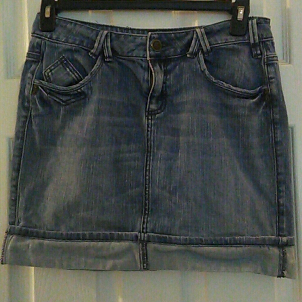 Cute jean DKNY mini skirt size 8
