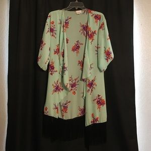 LULAROE MONROE KIMONO - small