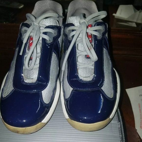 Prada - Picture 2 of 3