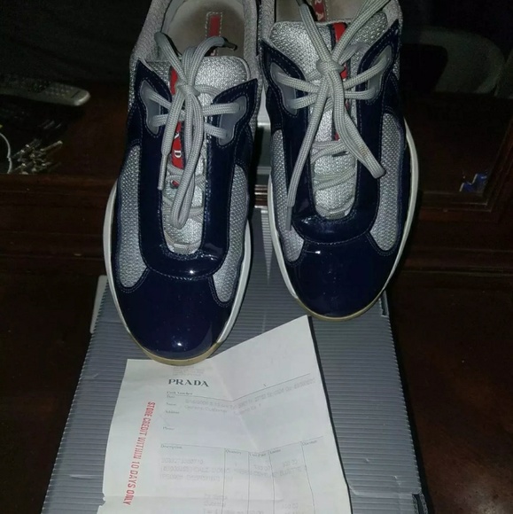 Prada - Picture 3 of 3