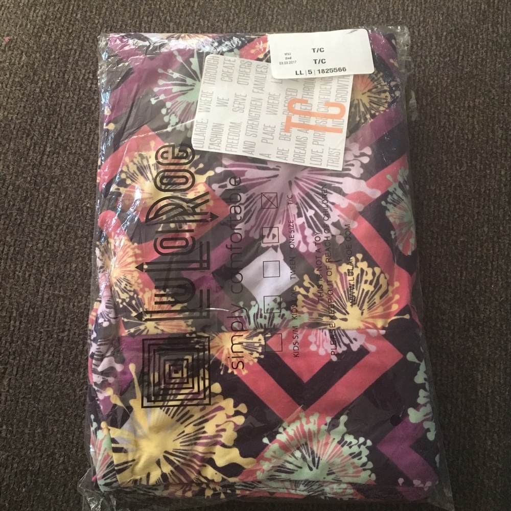 BNWT LuLaRoe TC Fireworks Leggings