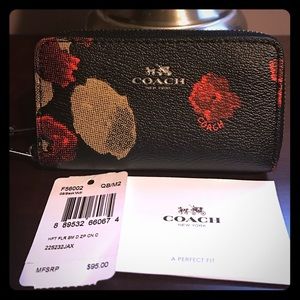 Coach Zippy Mini Wallet / Coin Purse