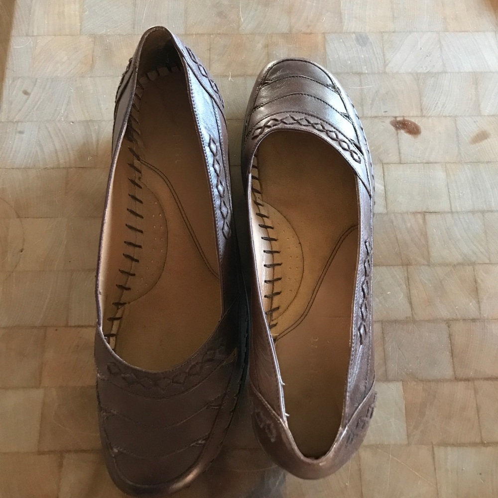 Woman's dress shoes.