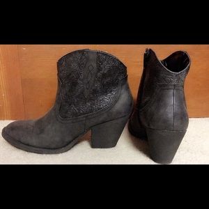 Heeled booties