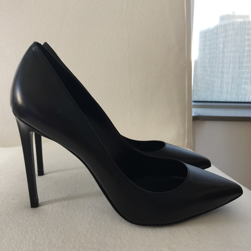 Saint Laurent Paris skinny leather pumps. New. 40