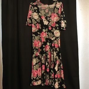 LULAROE NICOLE DRESS - medium
