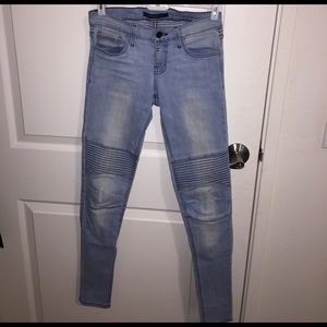 Light Wash Detailed Jeans