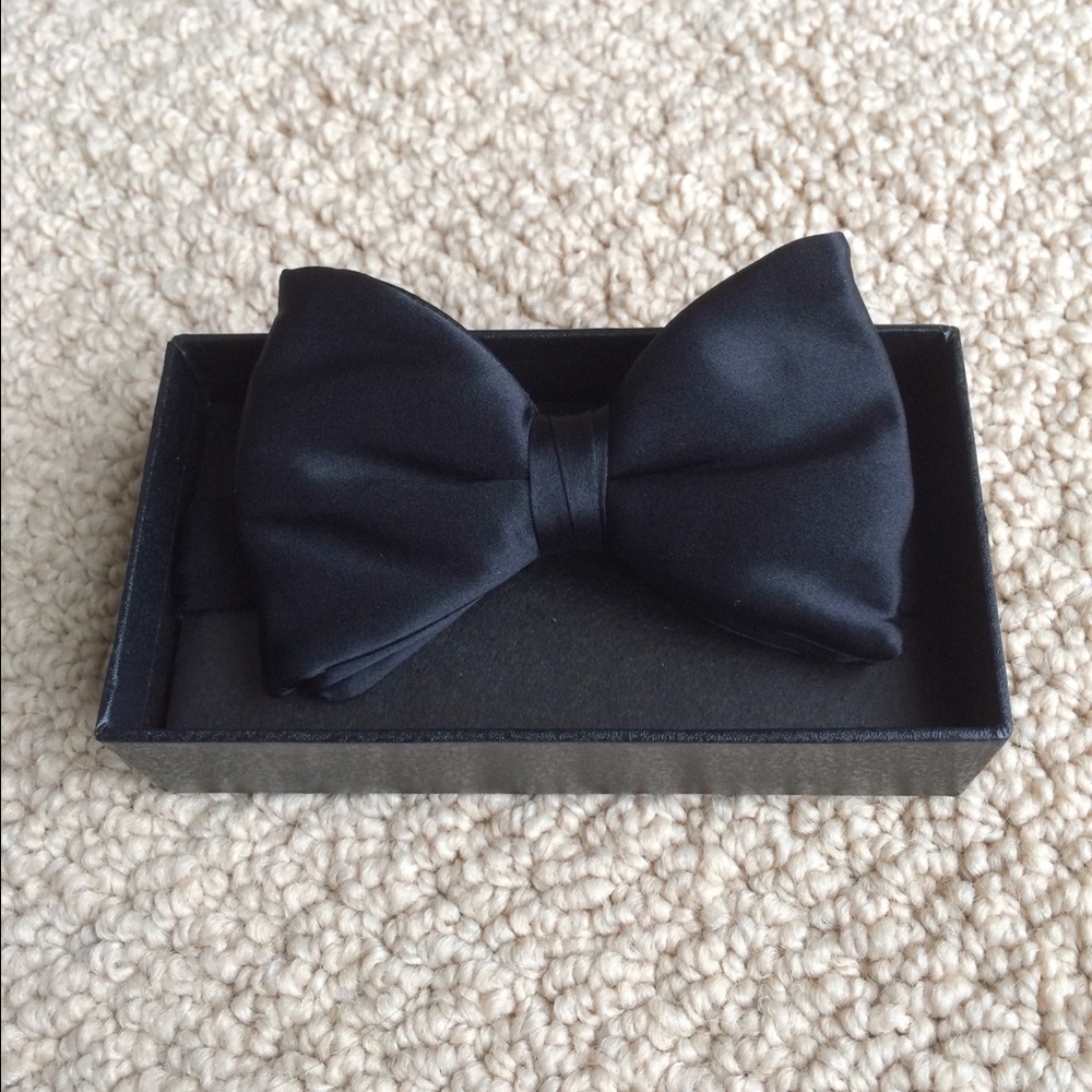 🆕 Men's 100% Silk Pre-Tied Bow Tie