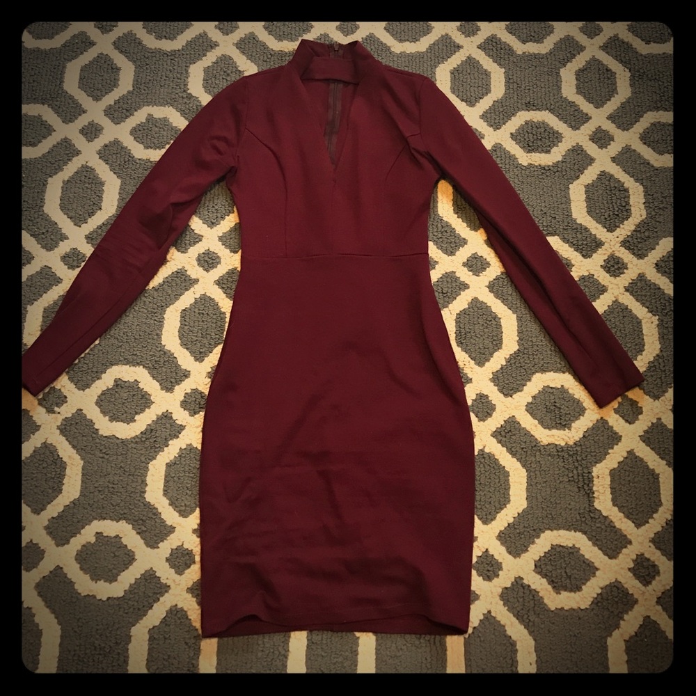 Burgundy long sleeve bodycon dress!