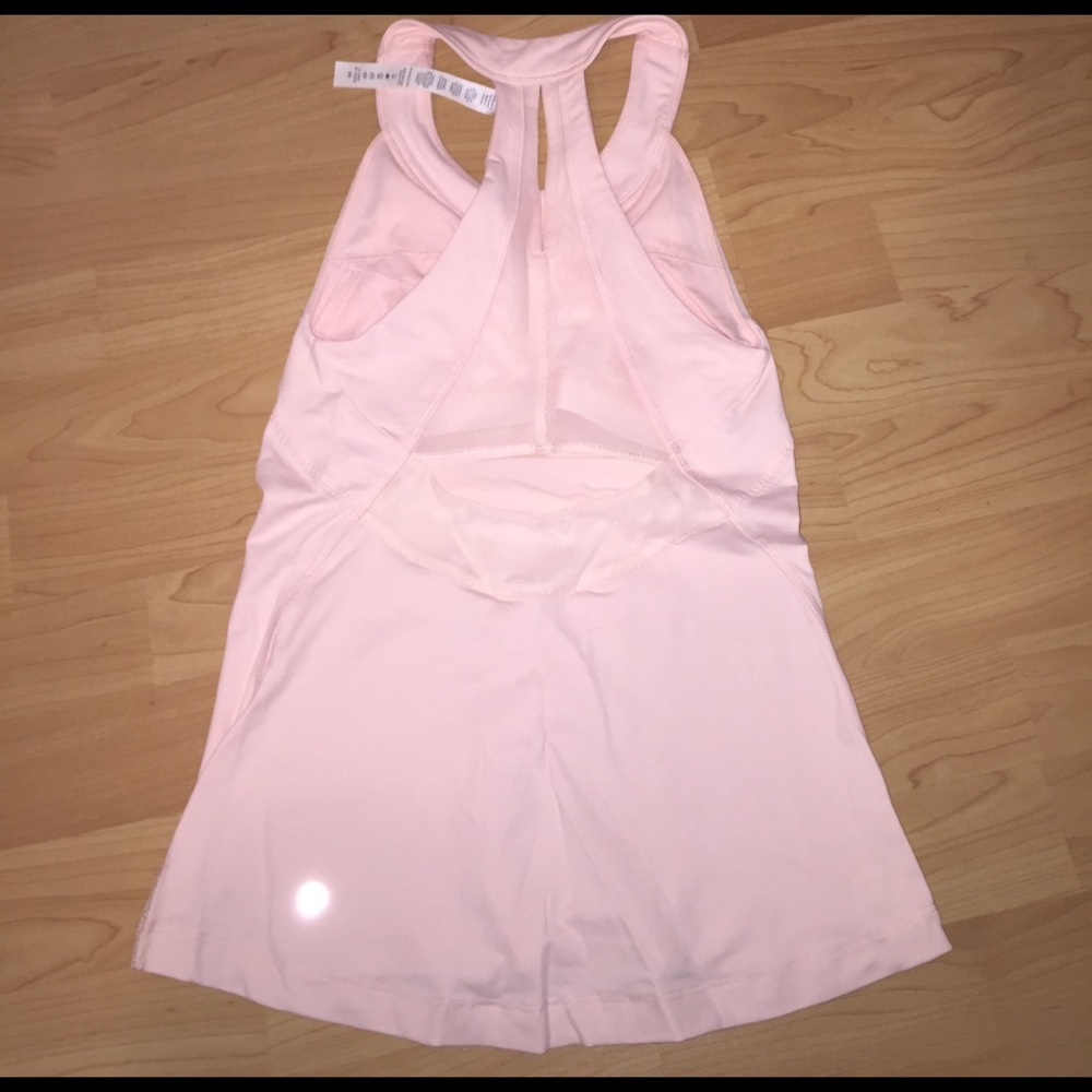 Size 4 light pink LuLuLemon top. Top back is mesh