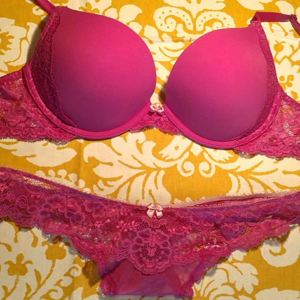 fuchsia color, padded bra w/lace sides. (Bra-only)