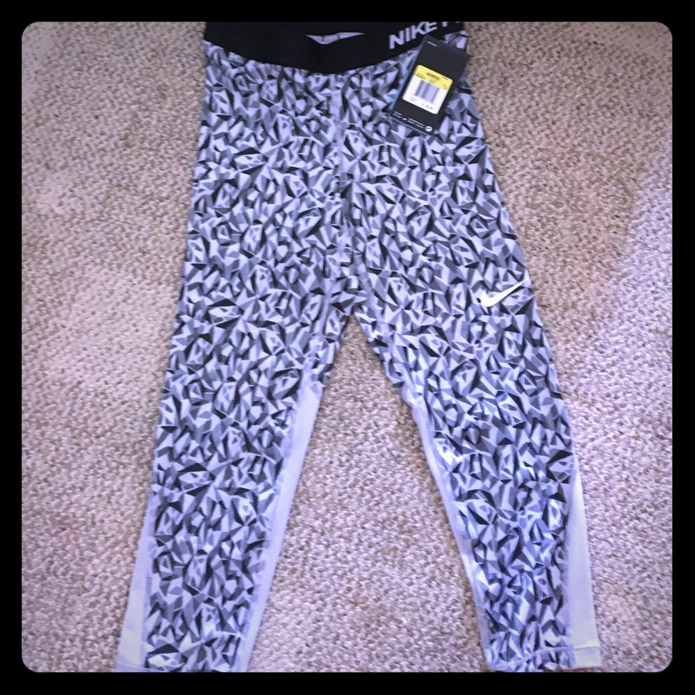 NWT NEW Nike pro compression hypercool Capri tight