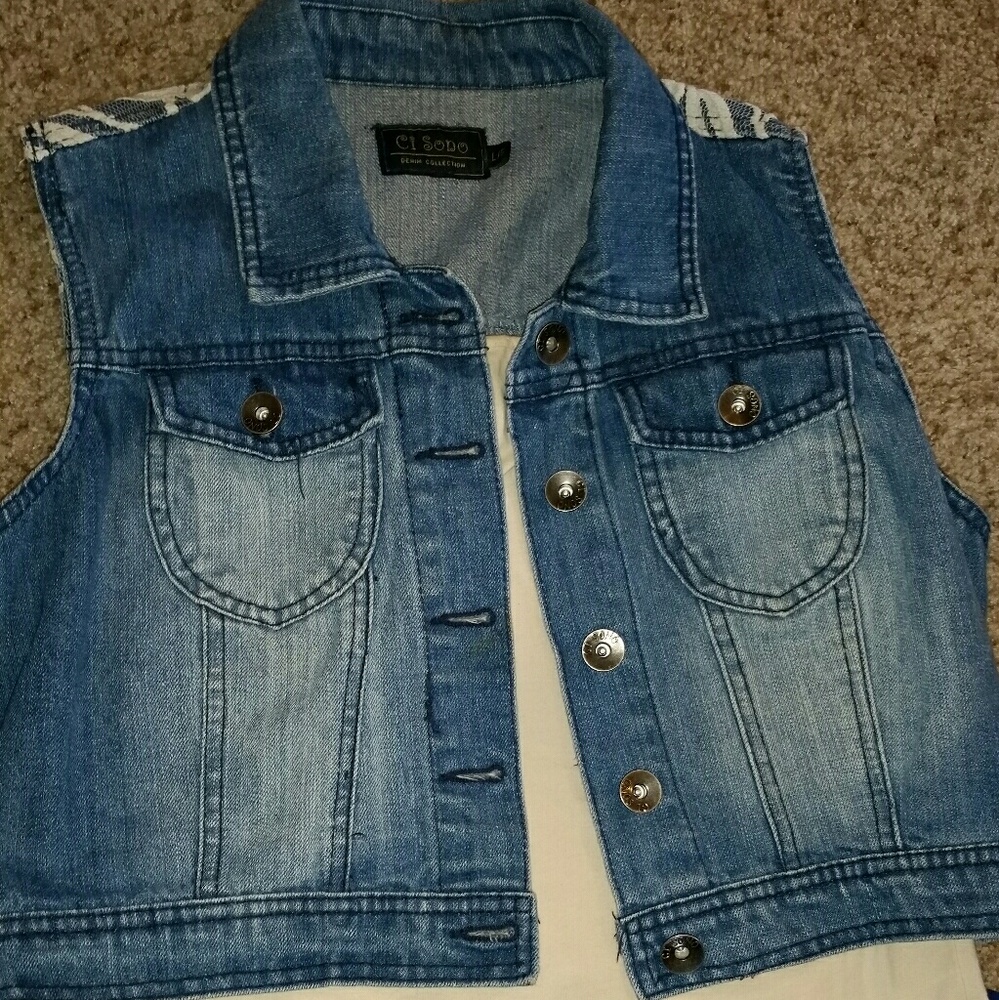 Sleeveless Jean vest with pretty lace detail