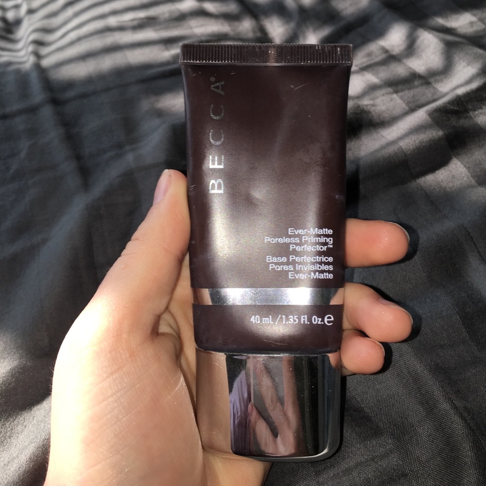 BECCA Ever Matte pore less primer