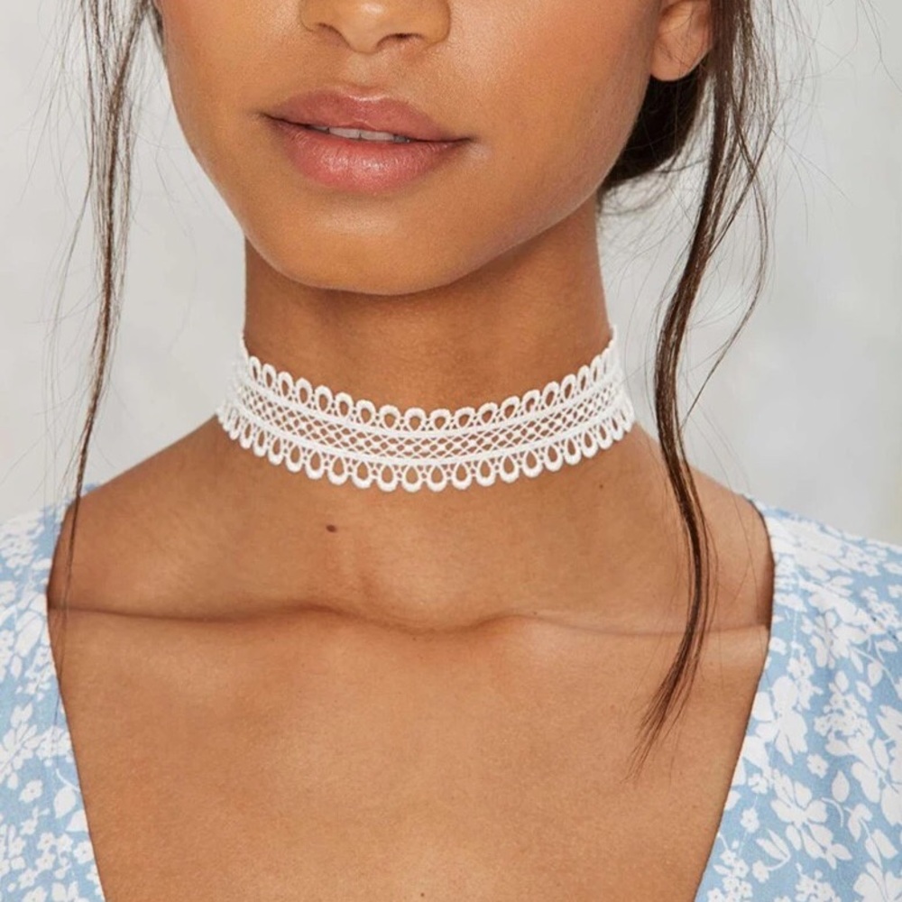 💟White Detailed Choker💟 - Picture 1 of 6
