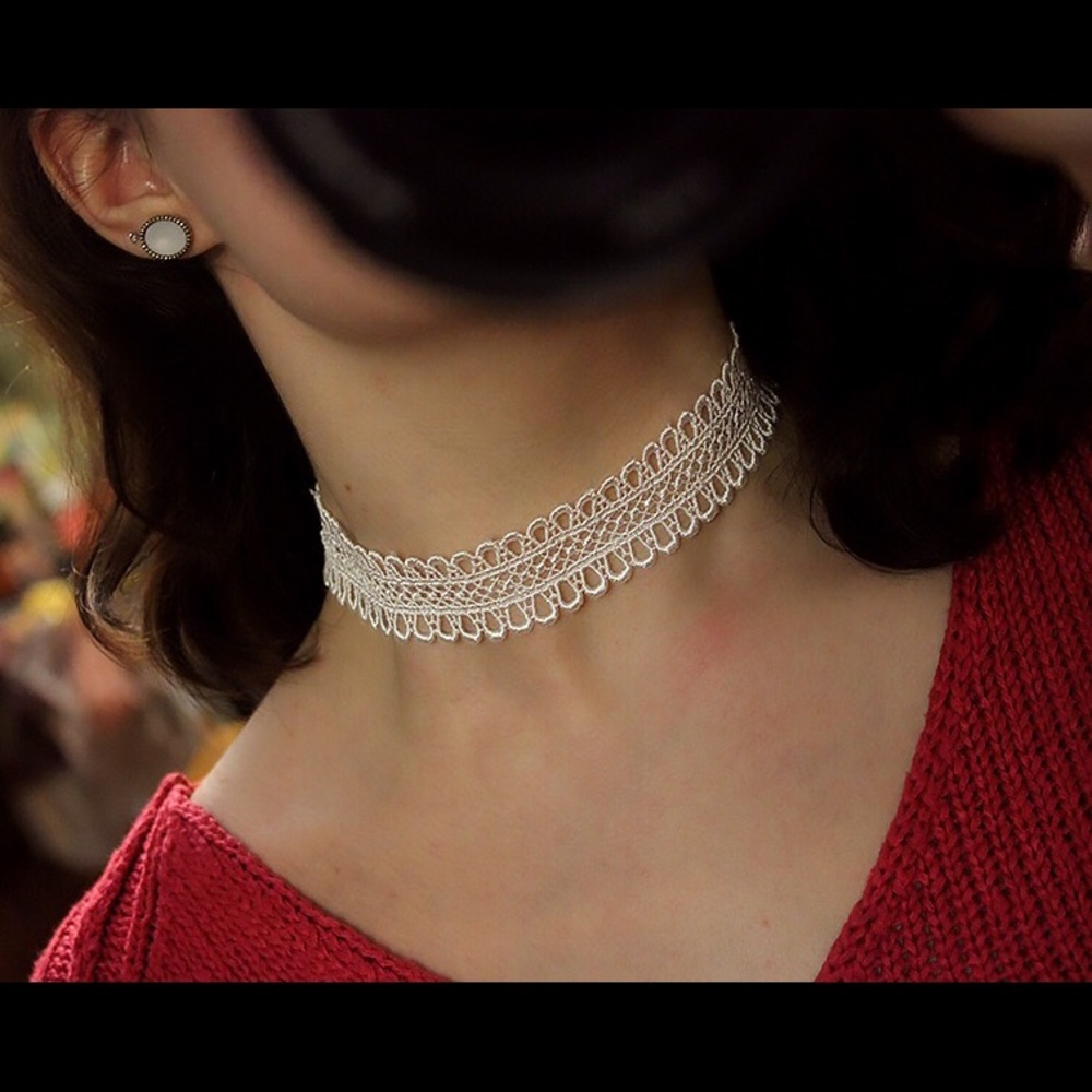 💟White Detailed Choker💟 - Picture 2 of 6