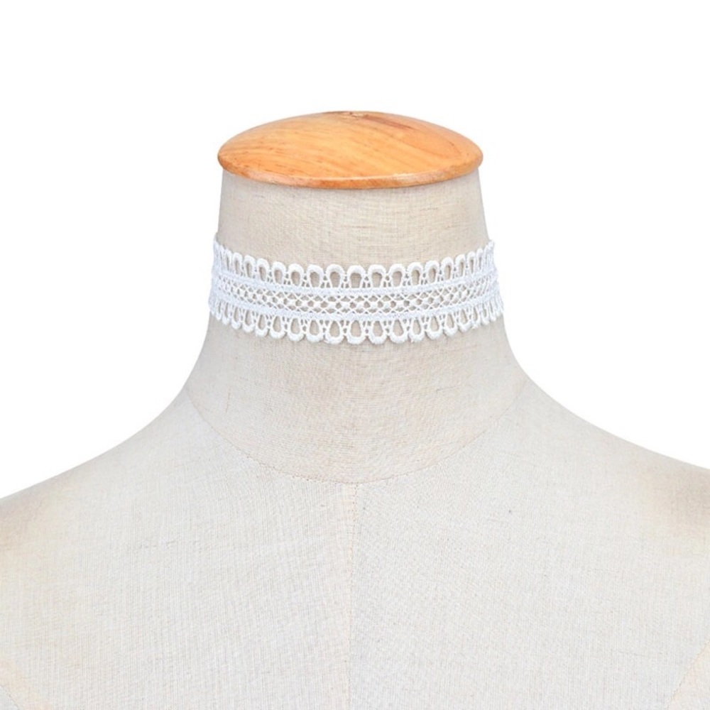 💟White Detailed Choker💟 - Picture 3 of 6