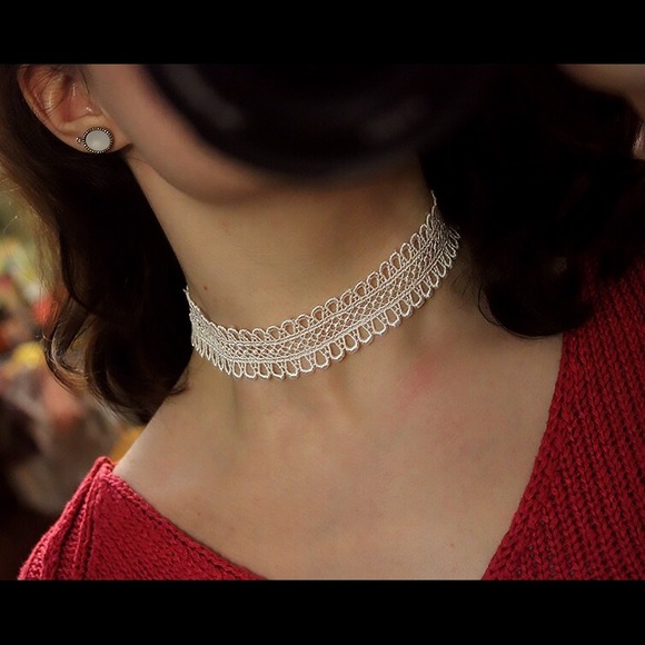 💟White Detailed Choker💟 - Picture 2 of 6