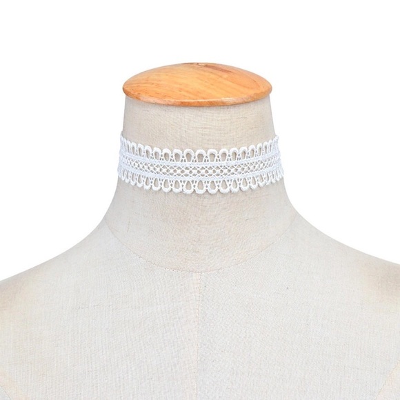 💟White Detailed Choker💟 - Picture 3 of 6