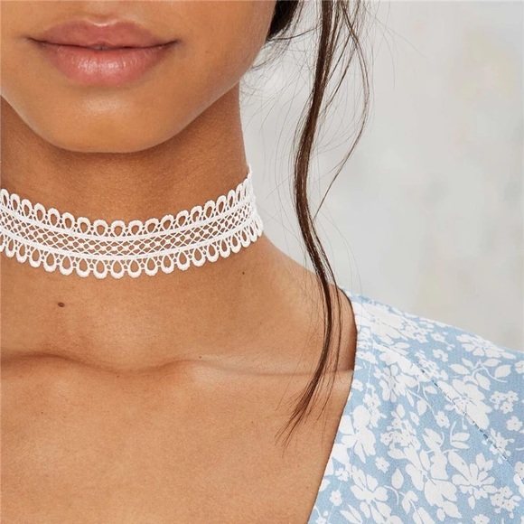 💟White Detailed Choker💟 - Picture 4 of 6