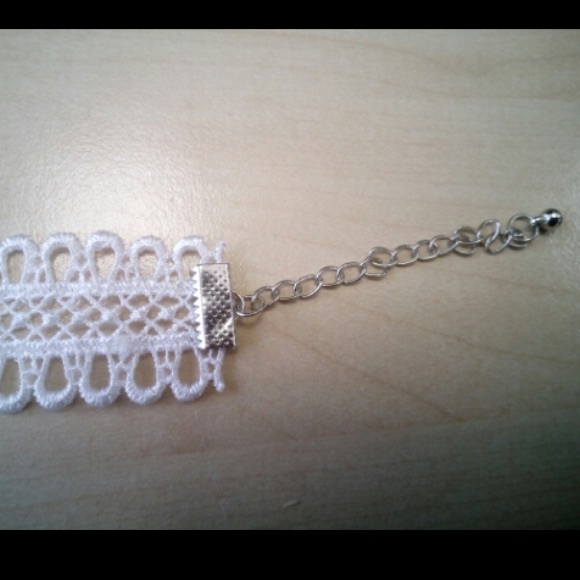 💟White Detailed Choker💟 - Picture 5 of 6