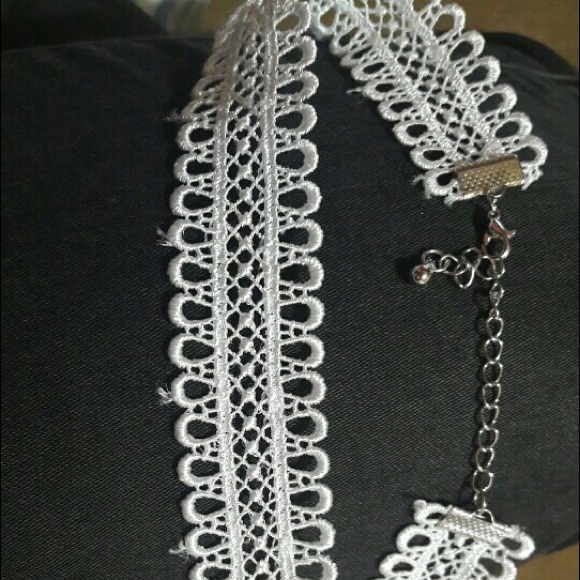 💟White Detailed Choker💟 - Picture 6 of 6
