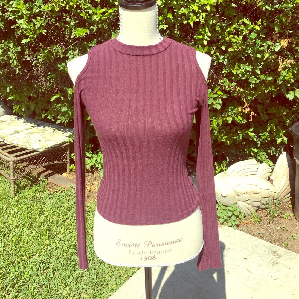 Kendall & Kylie Cold shoulder top