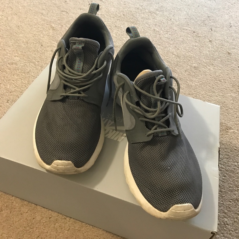 Nike sneakers men us10