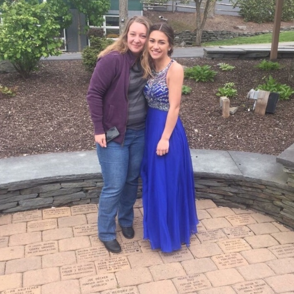 Gorgeous royal blue prom dress very comfortable!