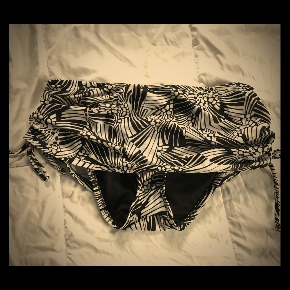 Bisou Bisou black and white bikini skirt XL