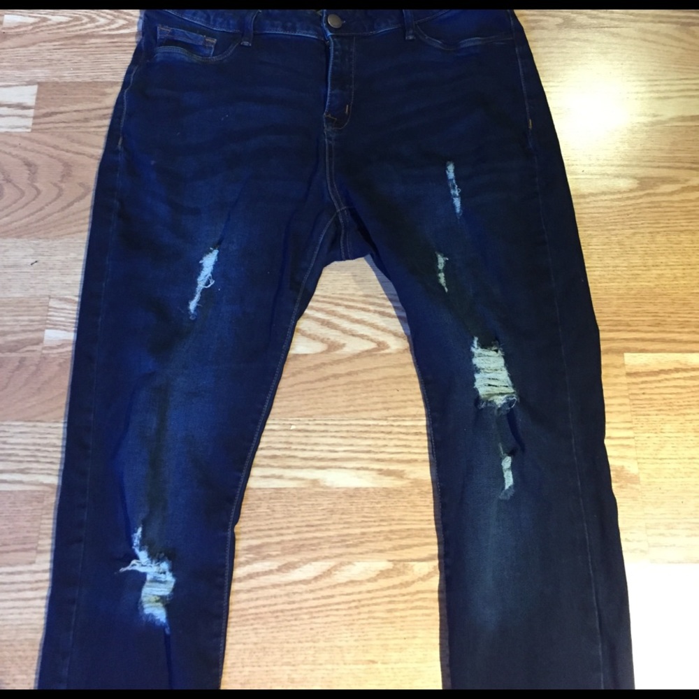 Torn fashion skinny jeans
