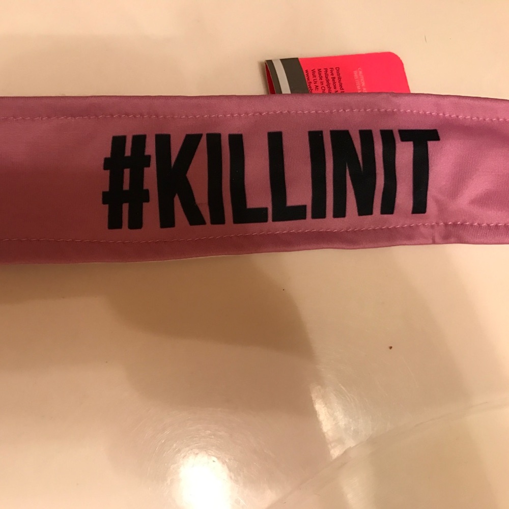 Headband with " Killin it" on it.