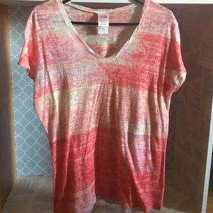 🏚💵 The North Face t-shirt.