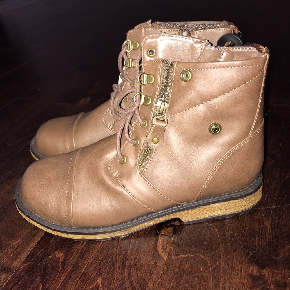 NWT tan combat ankle boot