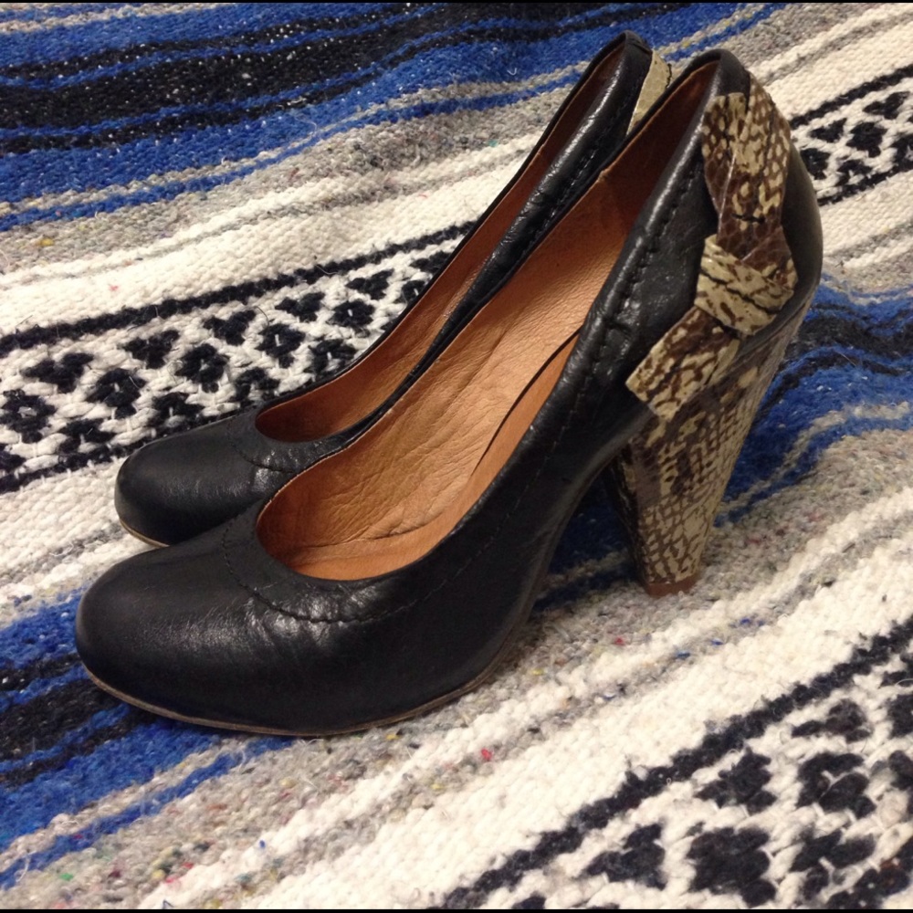 Aldo Black& Faux Snake Skin Heels